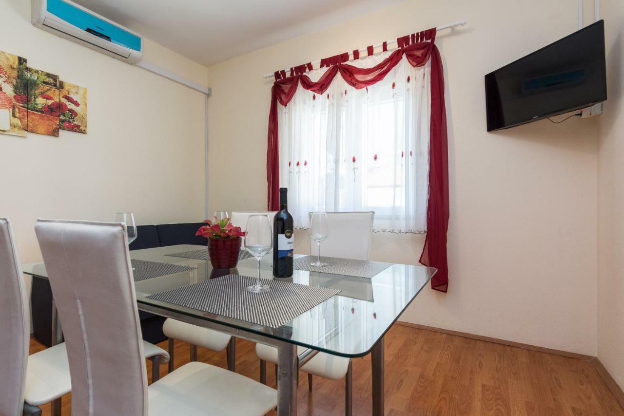 Apartman Mladenka Sukošan Esterno foto