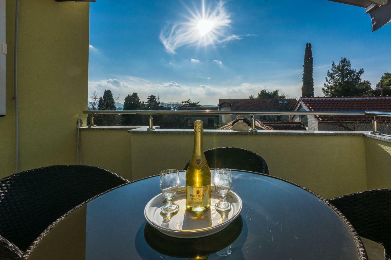 Apartman Mladenka Sukošan Esterno foto