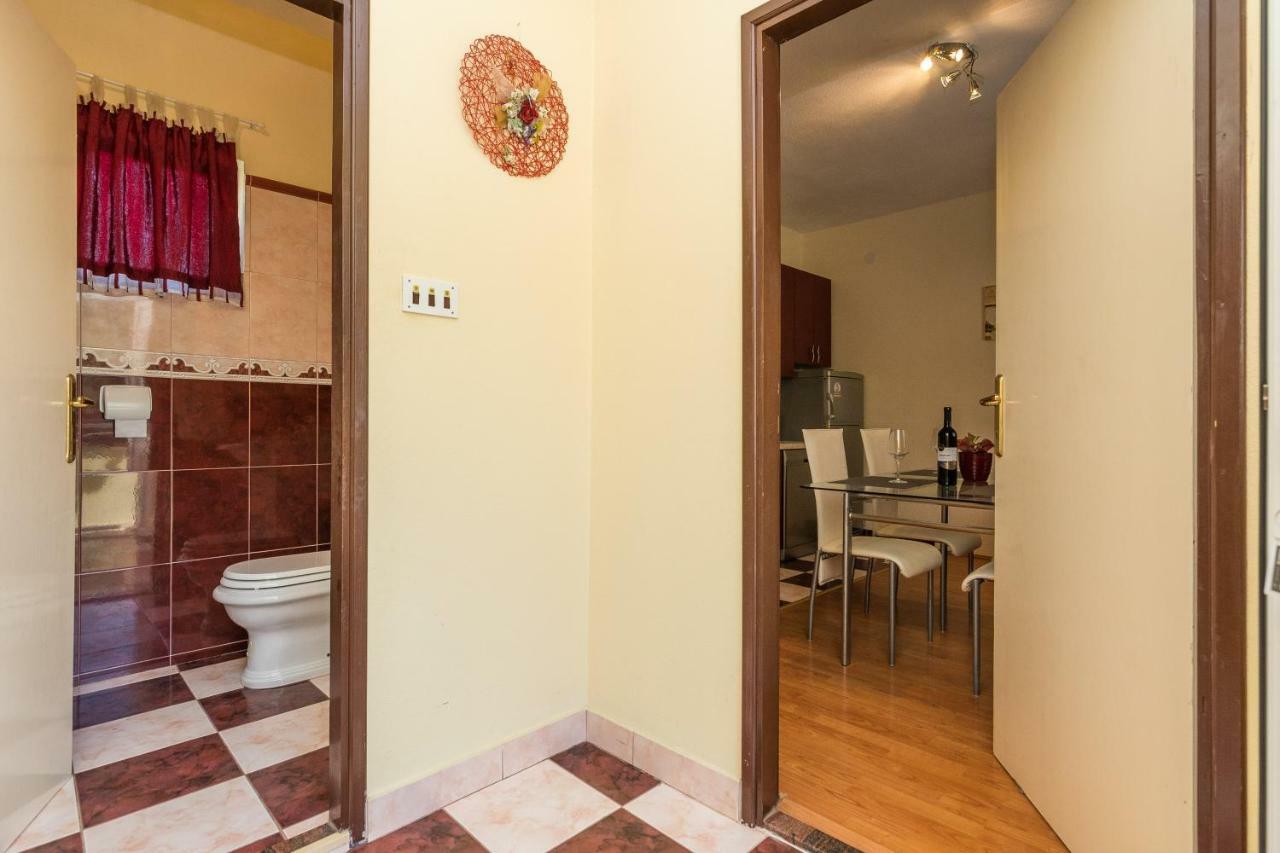 Apartman Mladenka Sukošan Esterno foto