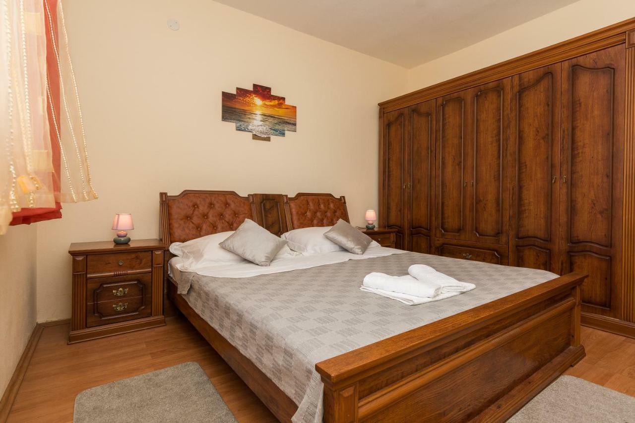 Apartman Mladenka Sukošan Esterno foto
