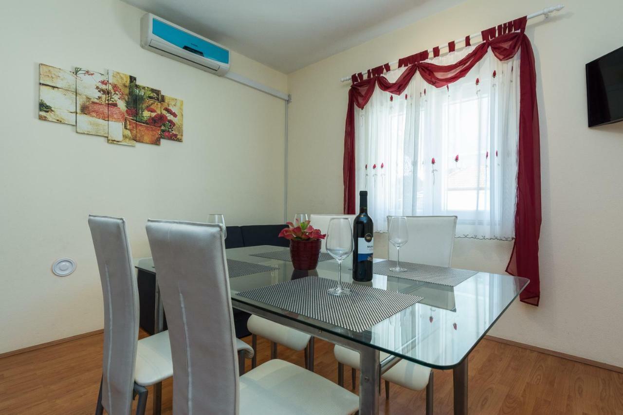 Apartman Mladenka Sukošan Esterno foto